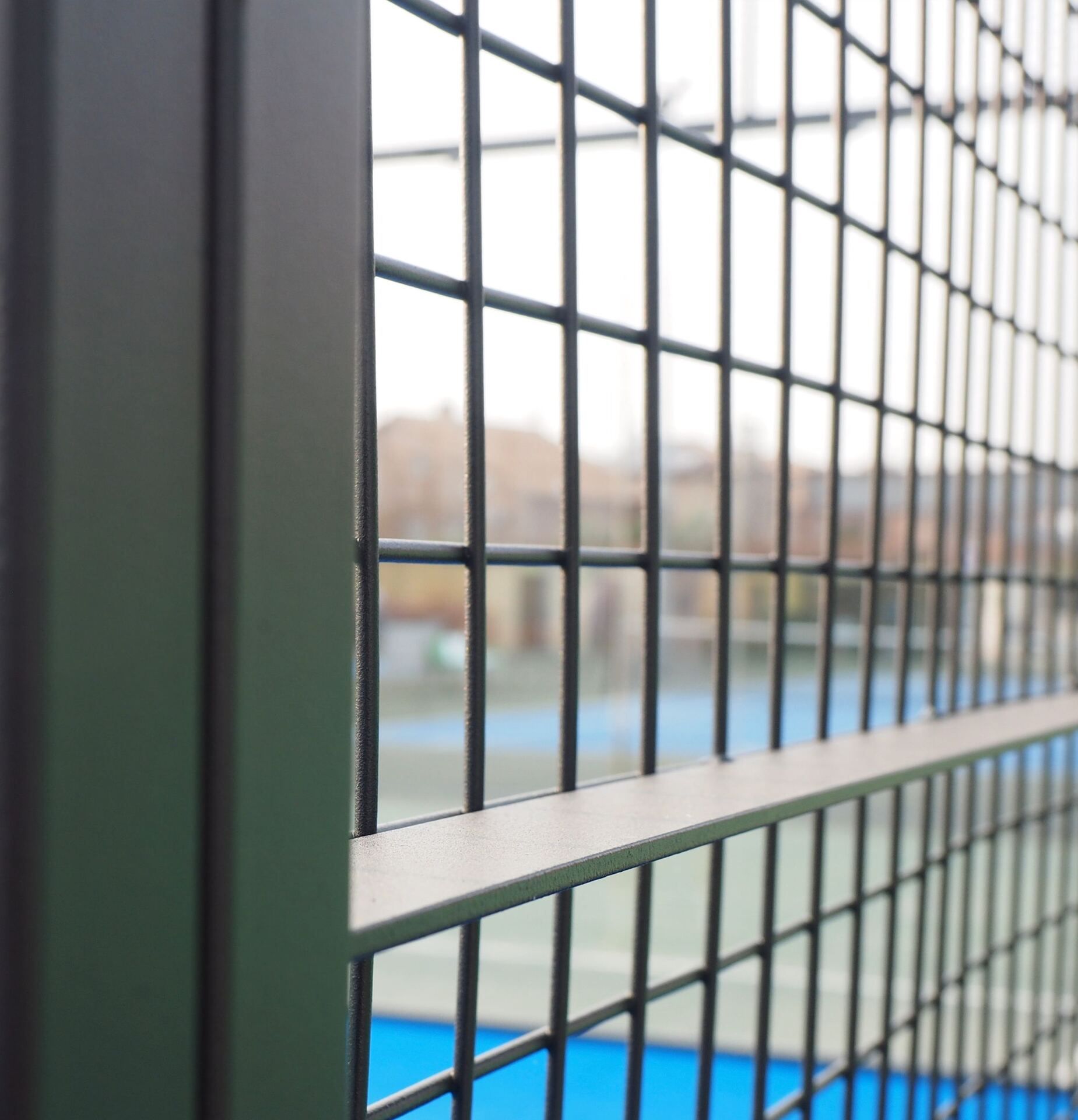 Metal mesh fence